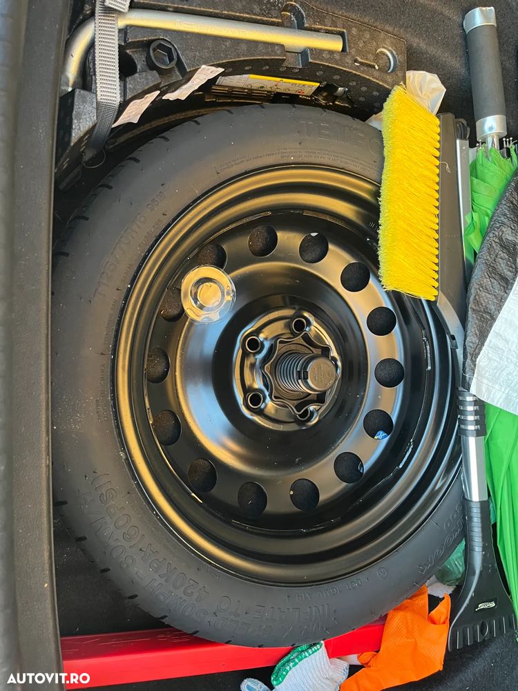 Volkswagen Golf 1.6 TDI DPF Trendline - 11