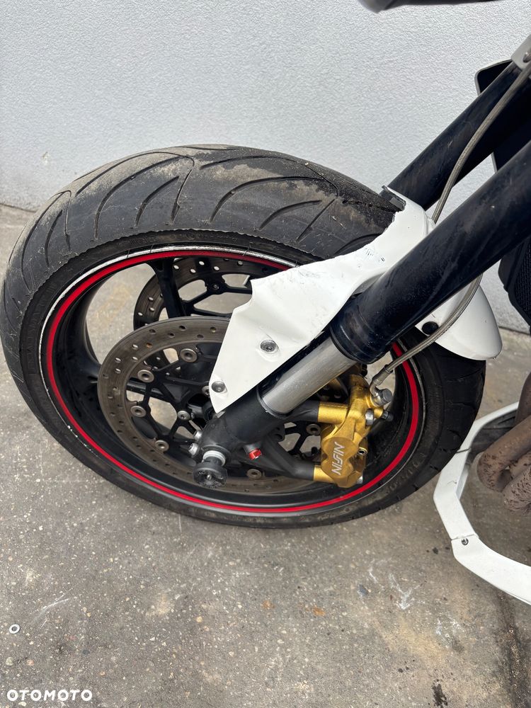 Triumph Street Triple - 5