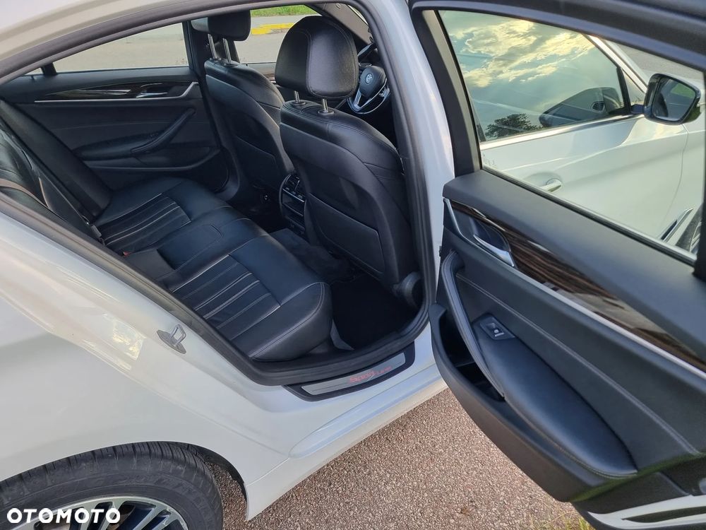 BMW Seria 5 530i Sport Line sport - 14