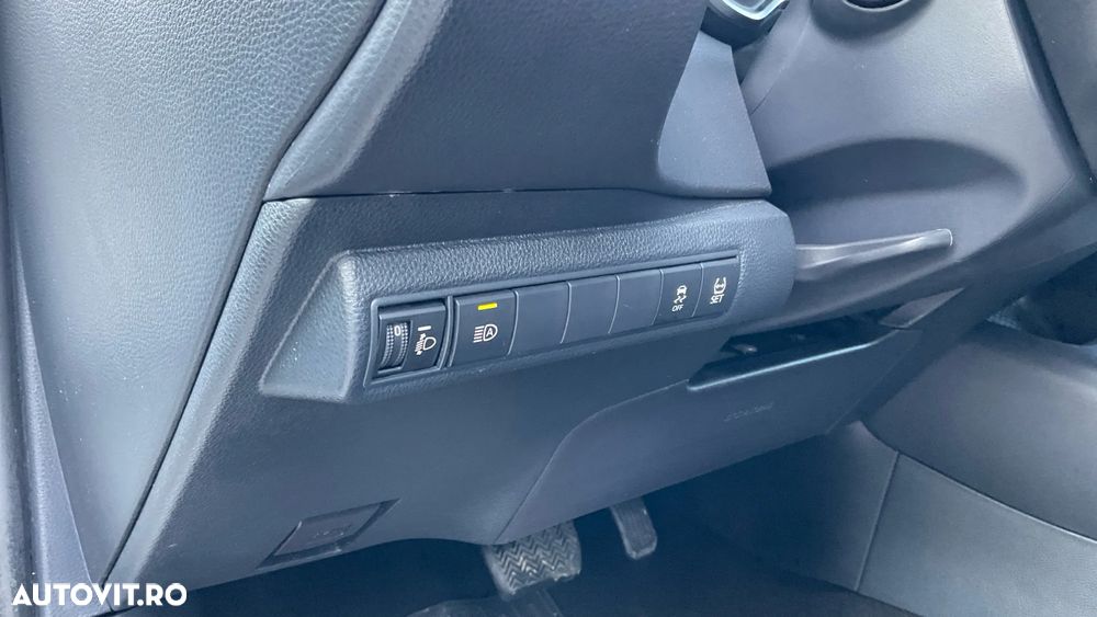 Toyota Corolla 1.8 HSD Business - 33