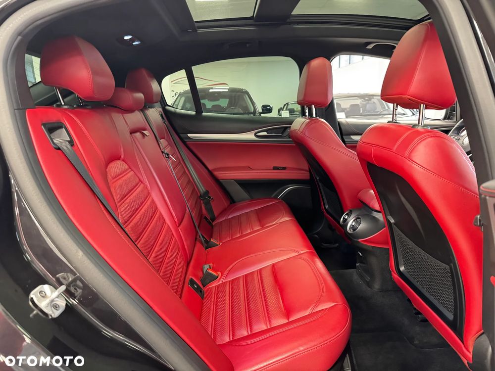 Alfa Romeo Stelvio 2.0 Turbo 16V AT8-Q4 Executive - 8
