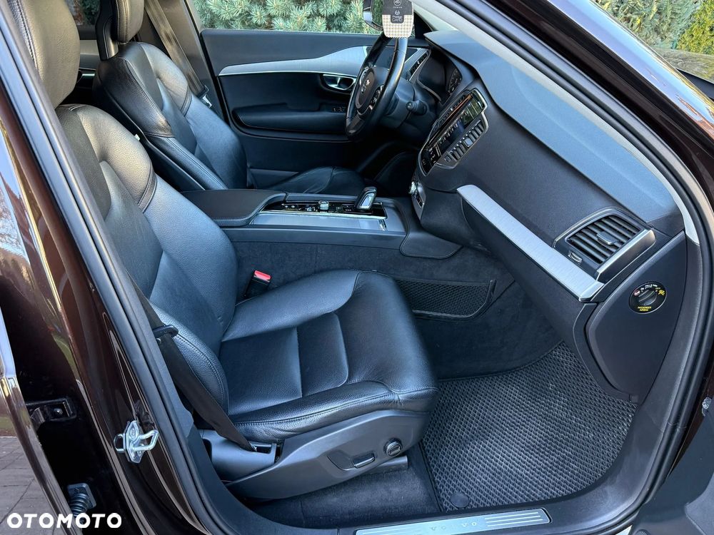Volvo XC 90 B5 D AWD Momentum Pro - 11