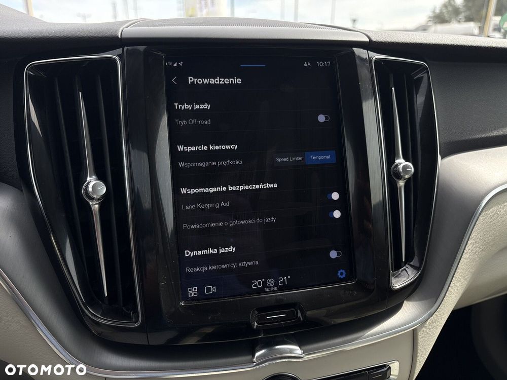 Volvo XC 60 B4 D Momentum - 22
