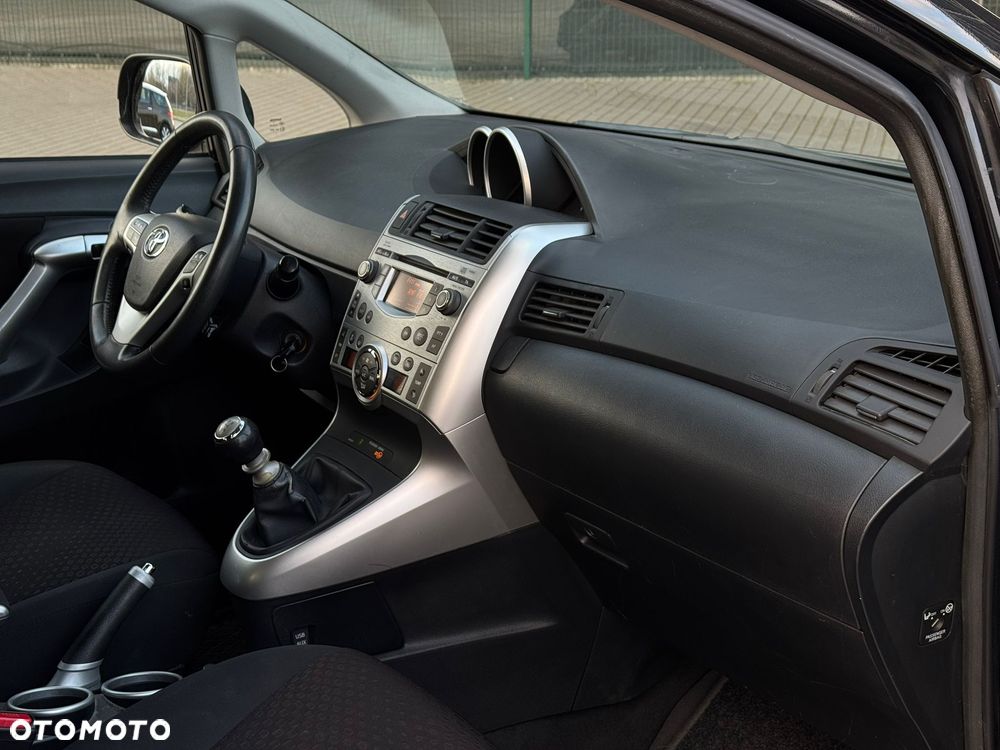 Toyota Verso 2.0 D-4D Premium - 26