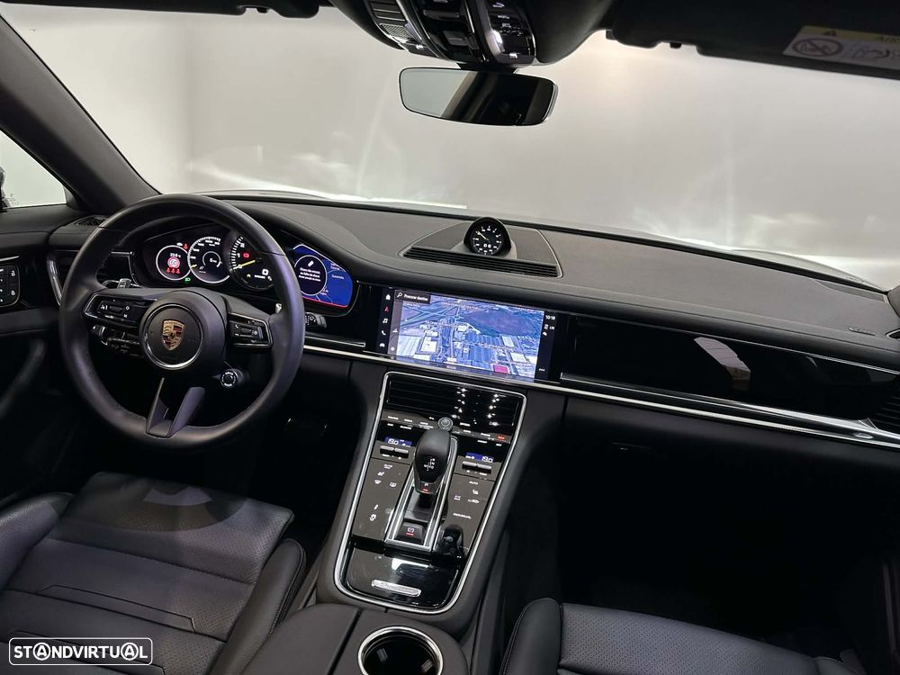Porsche Panamera Sport Turismo 4 E-Hybrid - 12