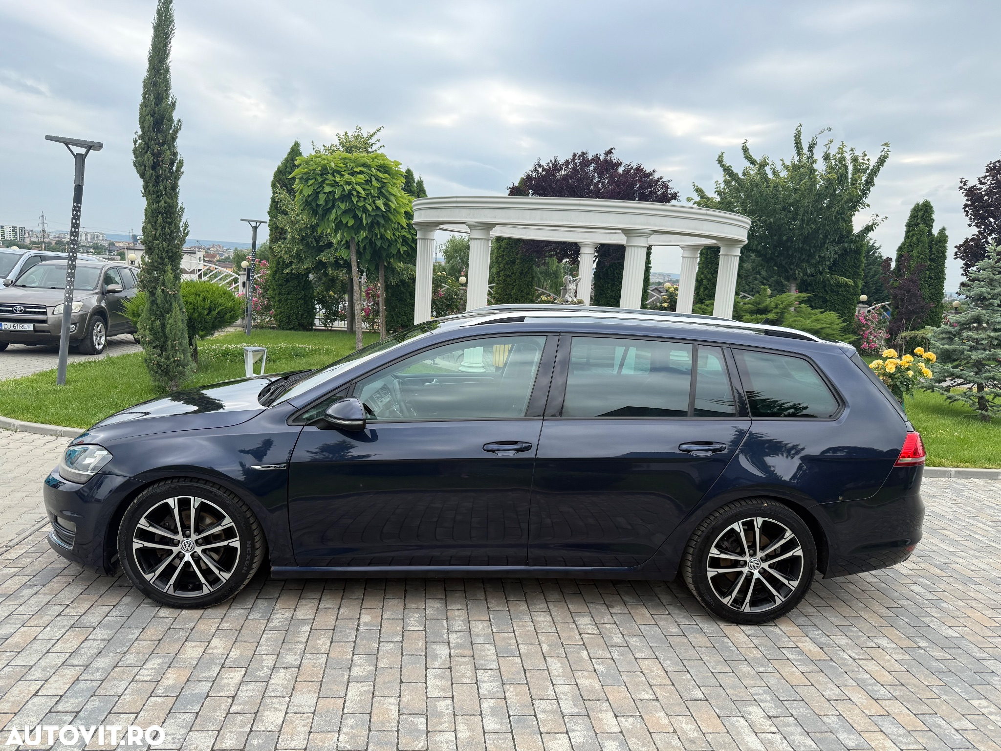 Volkswagen Golf Variant 1.6 TDI BlueMotion Technology DSG Lounge - 10