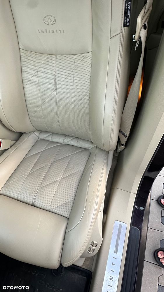 Infiniti FX - 25