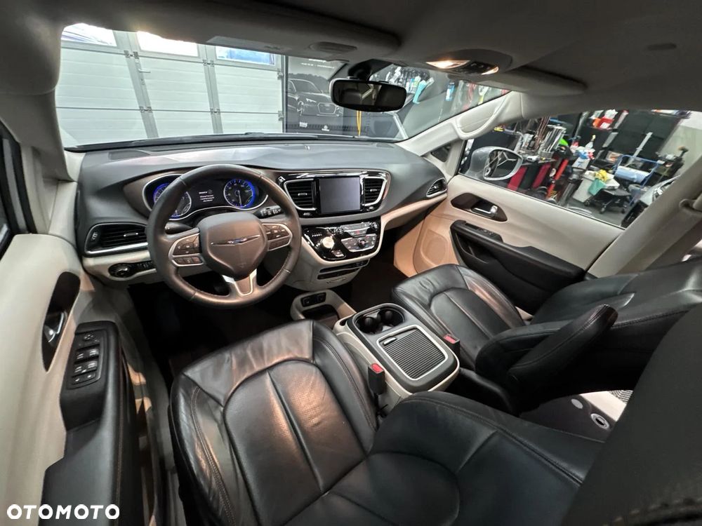 Chrysler Pacifica - 18