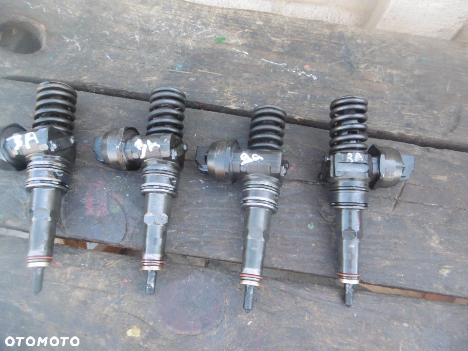 Pompowtrysk pompowtryskiwacz AUDI 1,9 130KM 038130073BA - 1