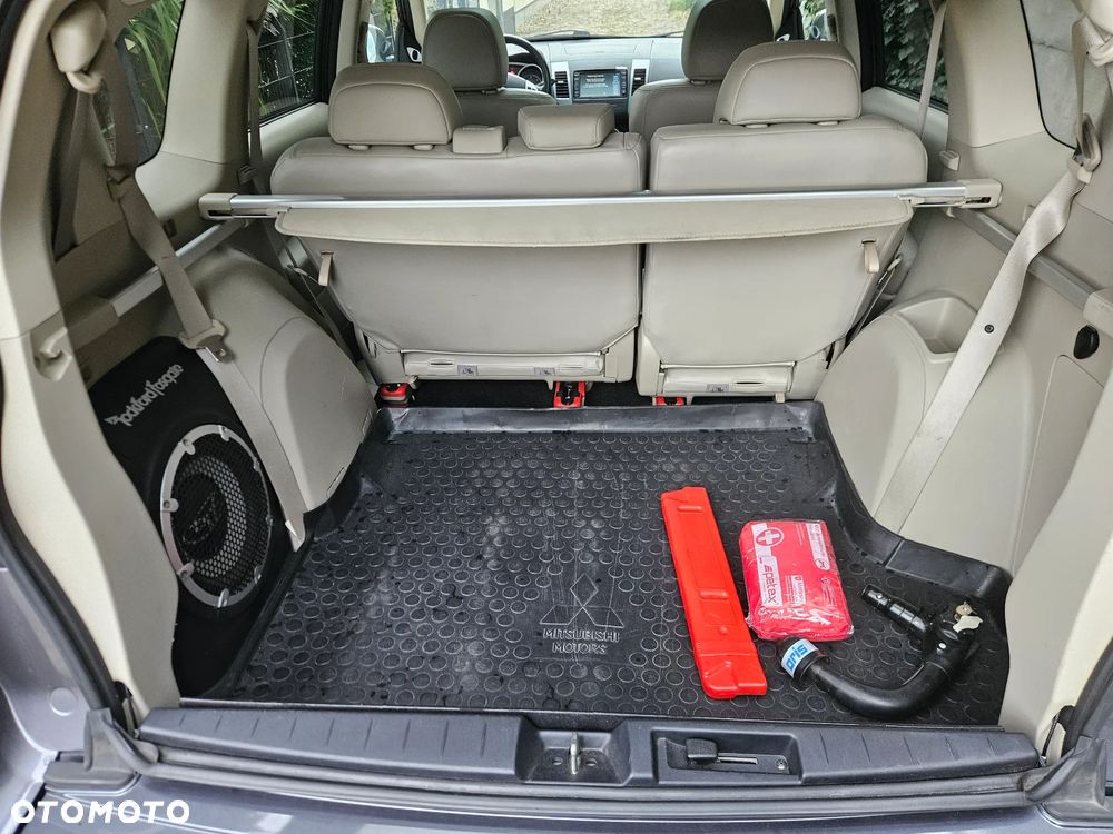Mitsubishi Outlander 2.2 DI-D 4WD Intense - 31