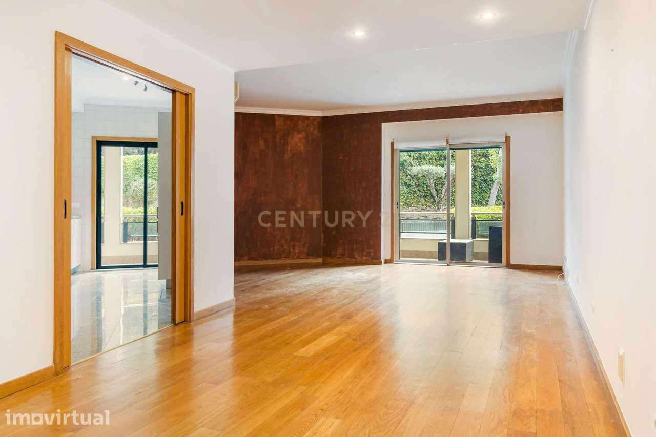 Apartamento T1 com segurança privada, piscina, garagem e arrecadação n - Grande imagem: 4/33