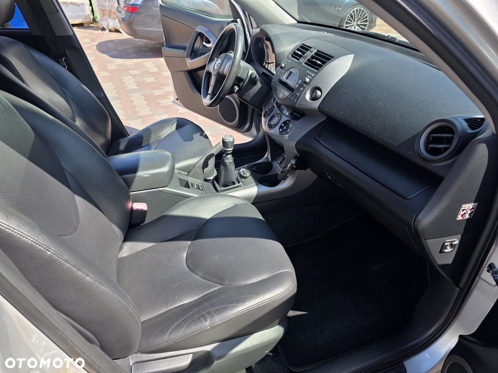 Toyota RAV4 2.2 D-4D Sol 180 - 17