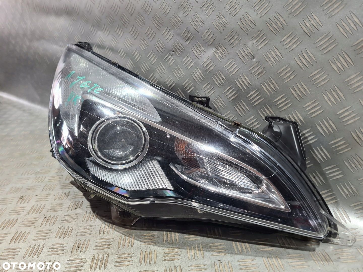 LAMPA PRAWA PRZEDNIA ASTRA J GTC CASCADA ANGLIK - 1
