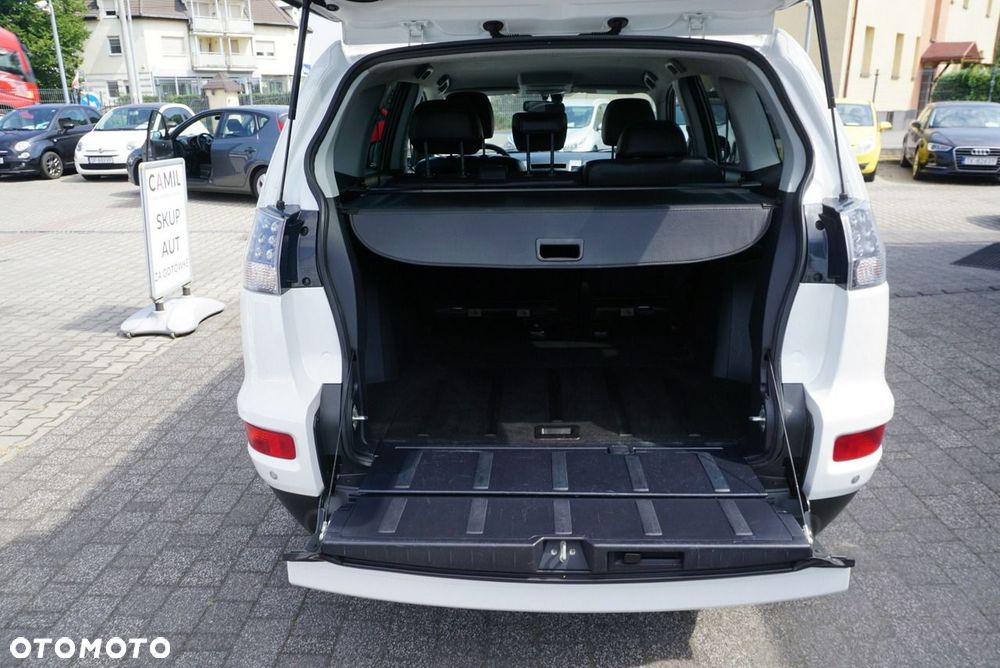 Mitsubishi Outlander - 23