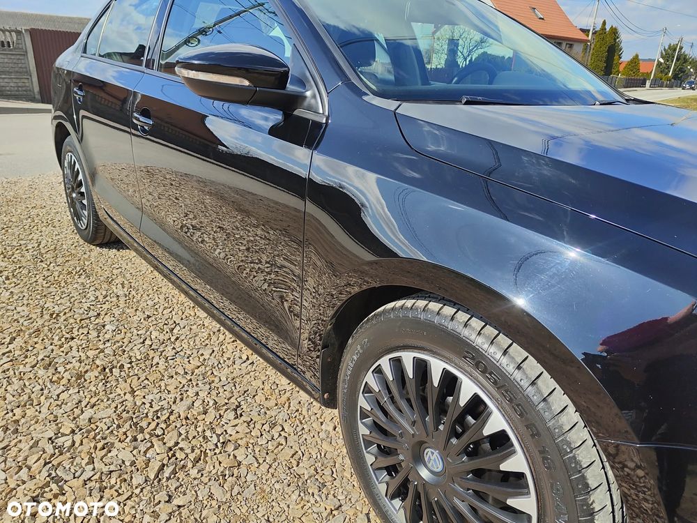 Volkswagen Jetta 2.0 TDI DPF BMT Trendline - 12