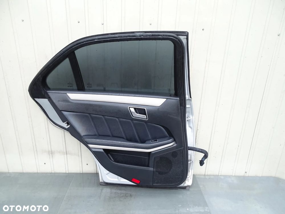 E KLASA W212 Drzwi lewy tyl C775 - 9