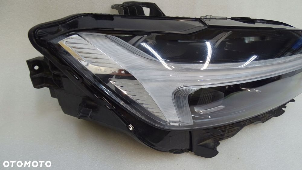 volvo xc60 ii 21/25r lift - lampa przednia prawa full led - 2
