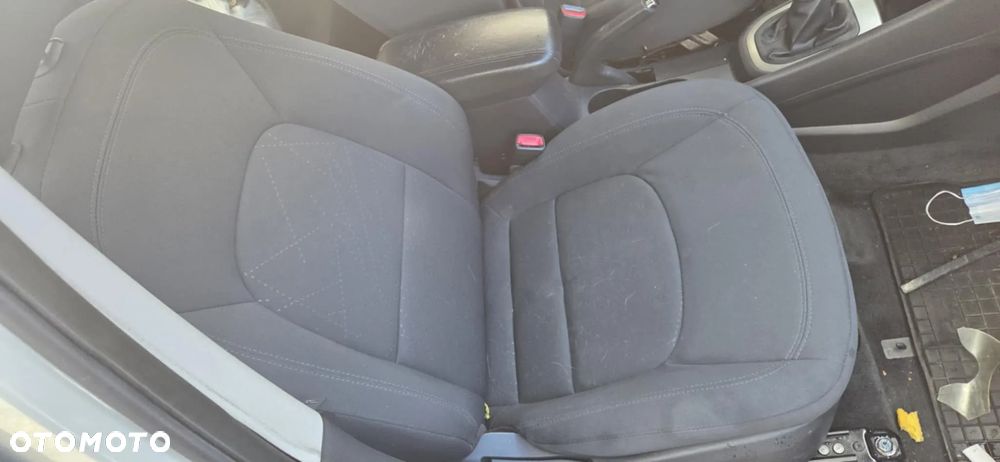 KIA RIO III sedan fotel prawy przód - 1