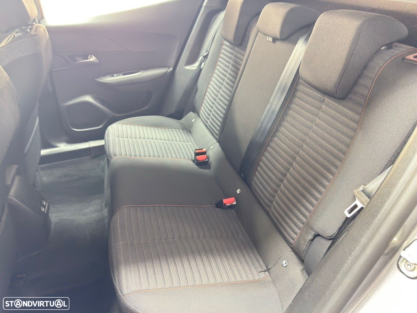 Peugeot 2008 1.2 PureTech Active Pack EAT8 - 11