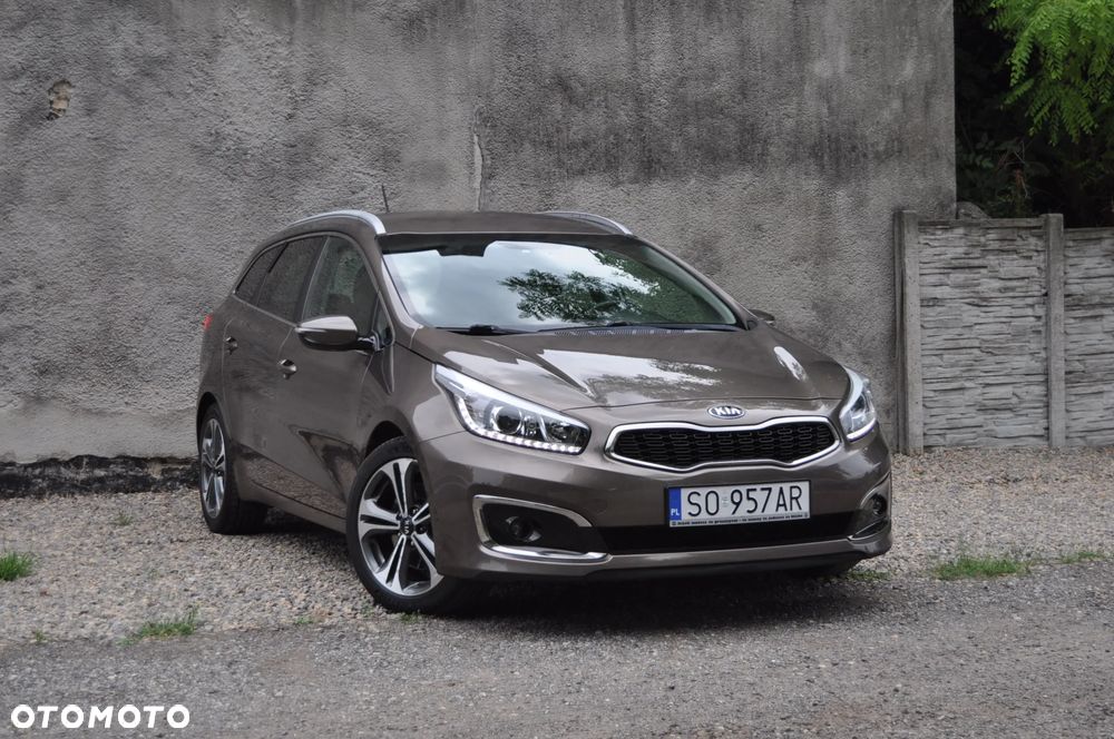 Kia Ceed 1.6 GDI ISG Dream-Team Edition - 2