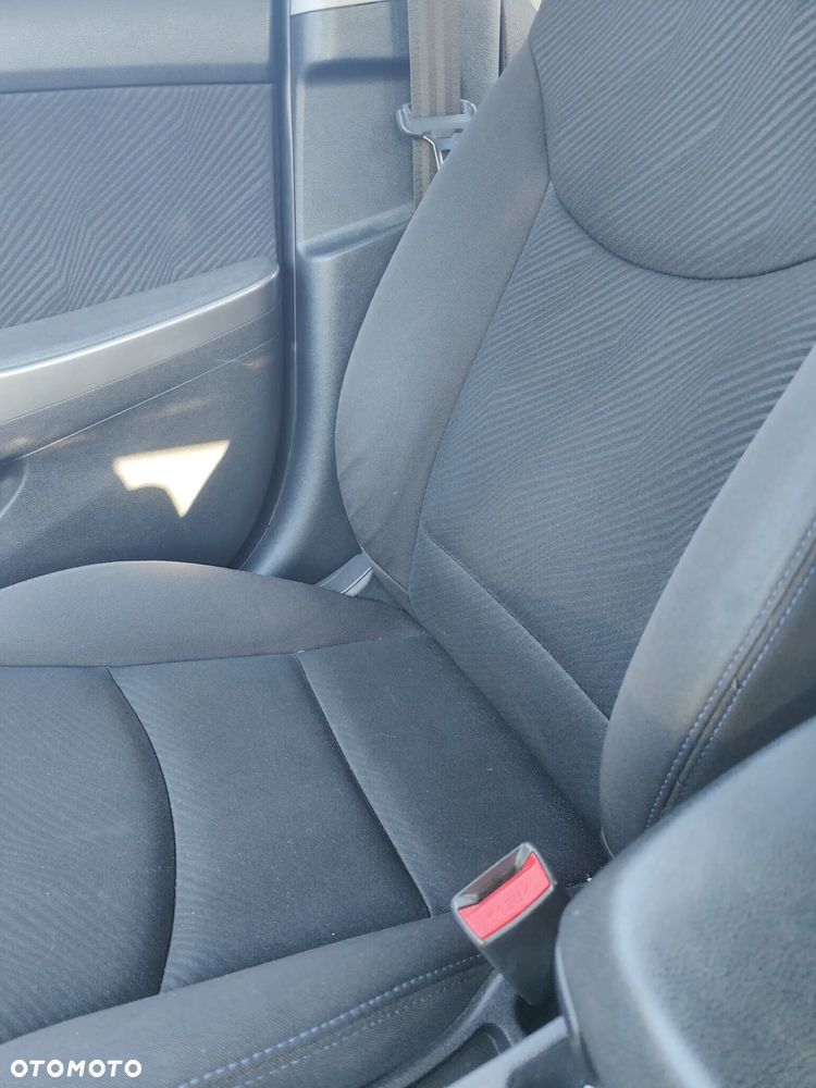 Hyundai Elantra 1.6 Comfort - 25