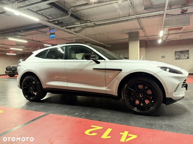 Aston Martin DBX - 4