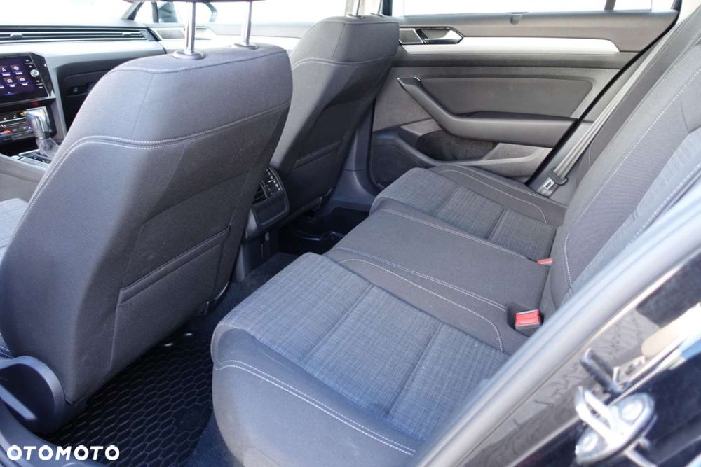 Volkswagen Passat - 16