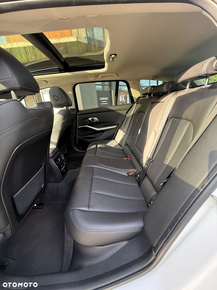 BMW Seria 3 320d xDrive Luxury Line sport - 29
