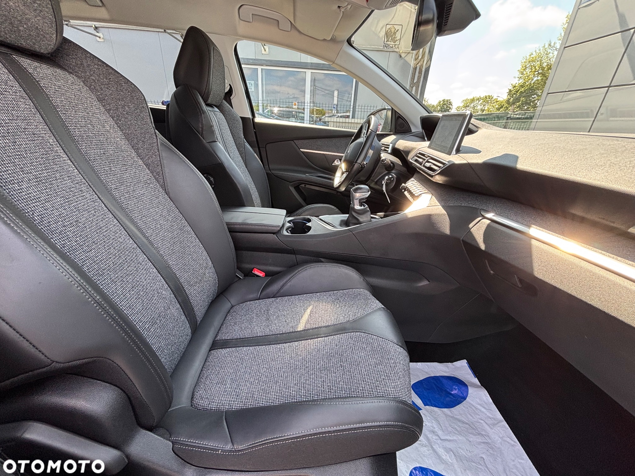 Peugeot 5008 2.0 BlueHDI Allure S&S - 27