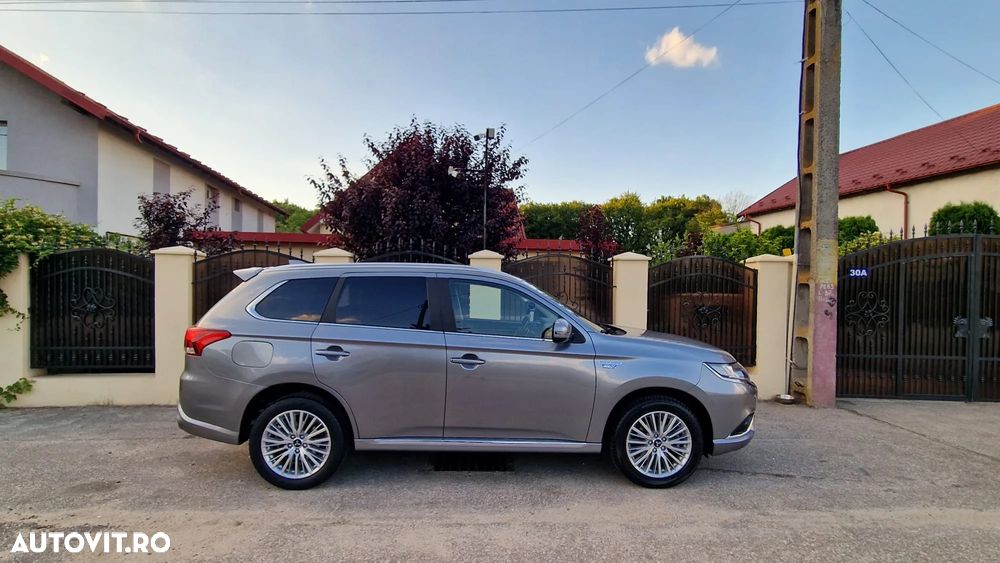 Mitsubishi Outlander 2.4 4WD Diamant+ - 38
