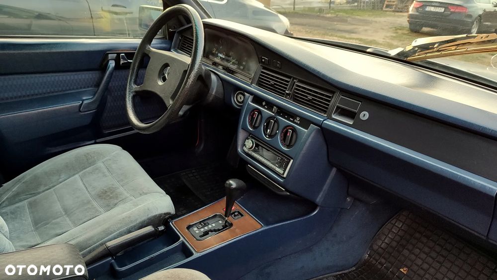 Mercedes-Benz W201 (190) - 10