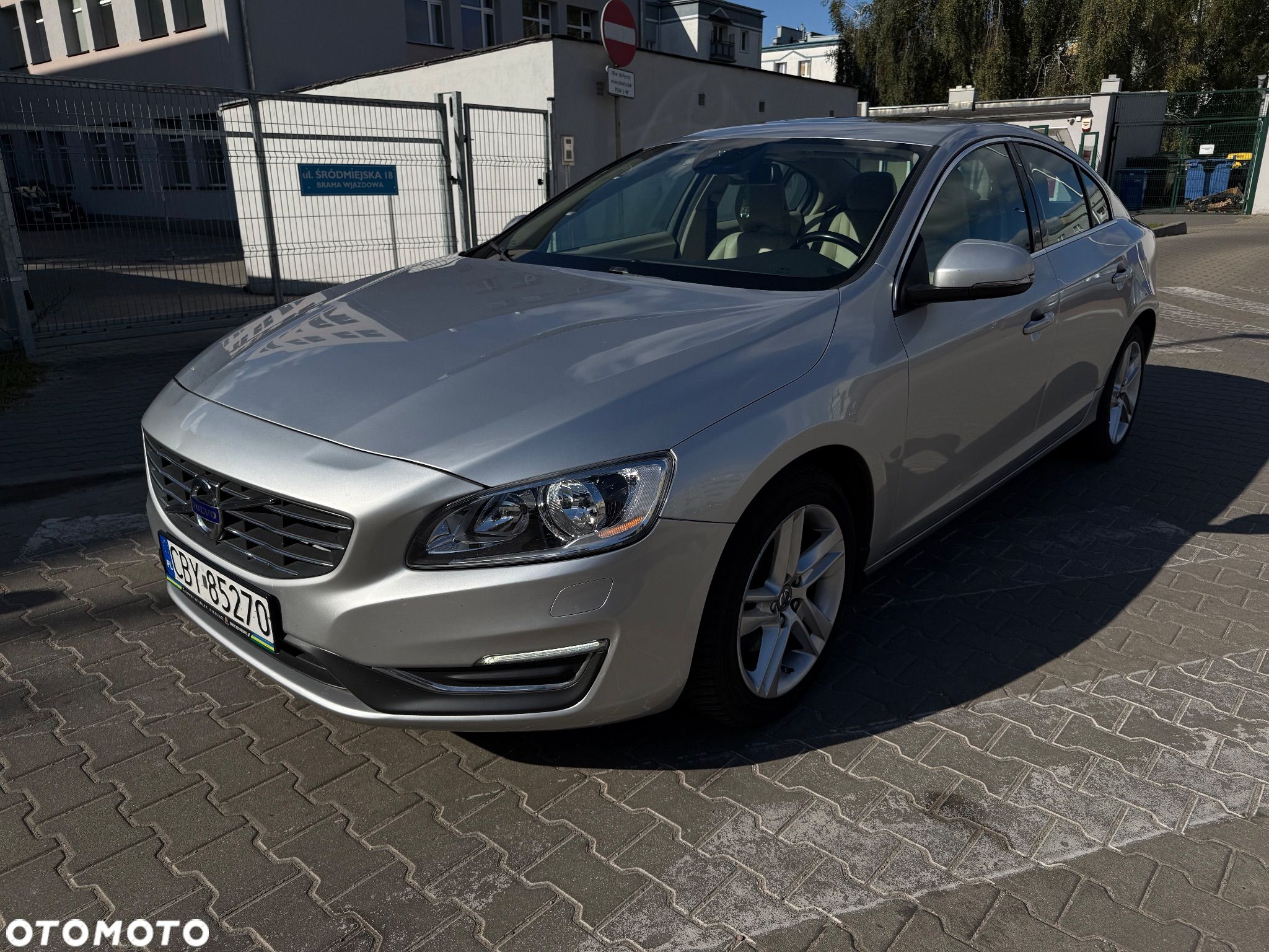Volvo S60 T5 Drive-E Momentum - 1