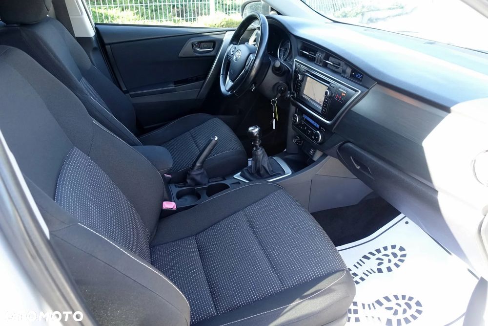 Toyota Auris 1.4 D-4D - 11
