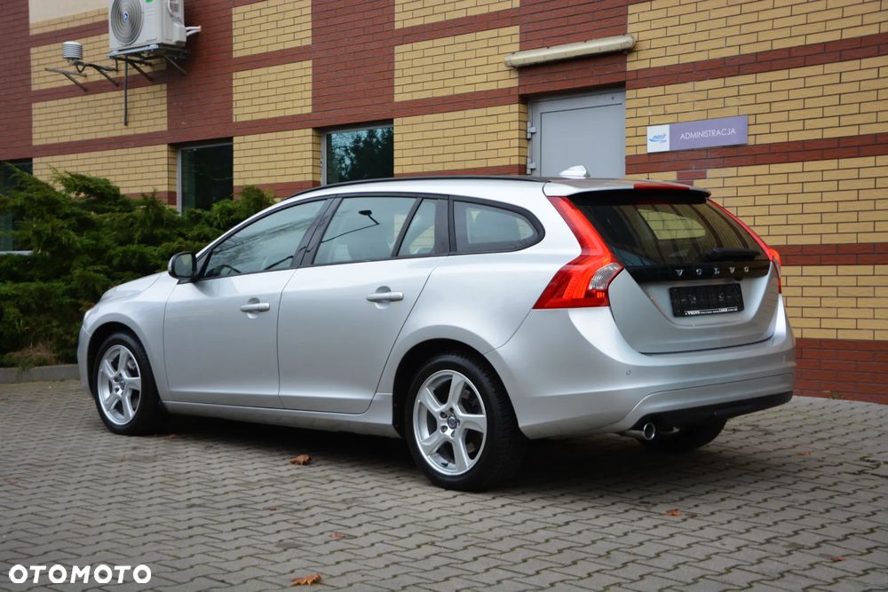 Volvo V60 D4 Geartronic Summum - 23