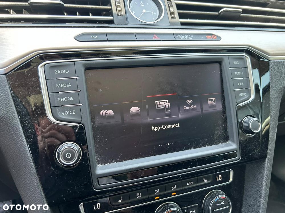 Volkswagen Passat - 22