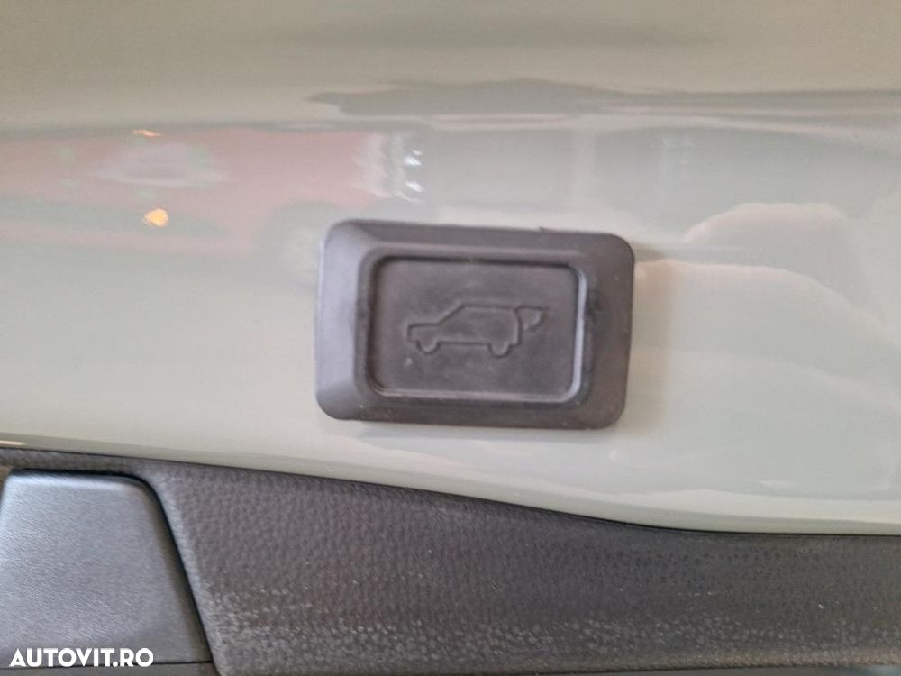 Toyota RAV4 2.5 Hybrid VVT-iE 4x4 Luxury Plus - 11