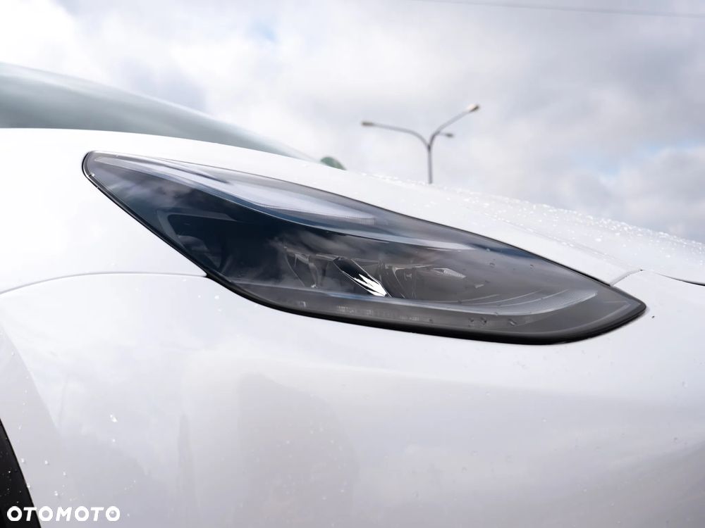 Tesla Y Long Range AWD - 28