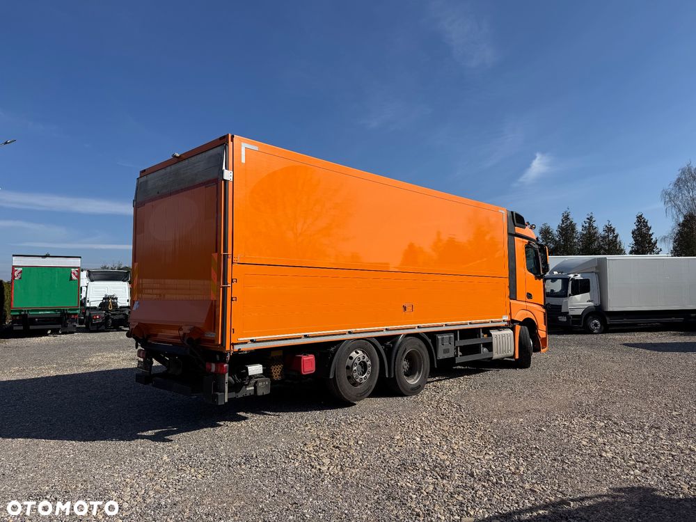 Mercedes-Benz Actros - 10