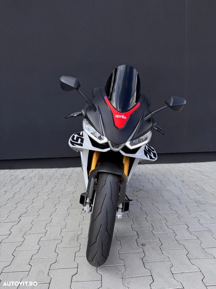 Aprilia RSV-4 Factory - 3
