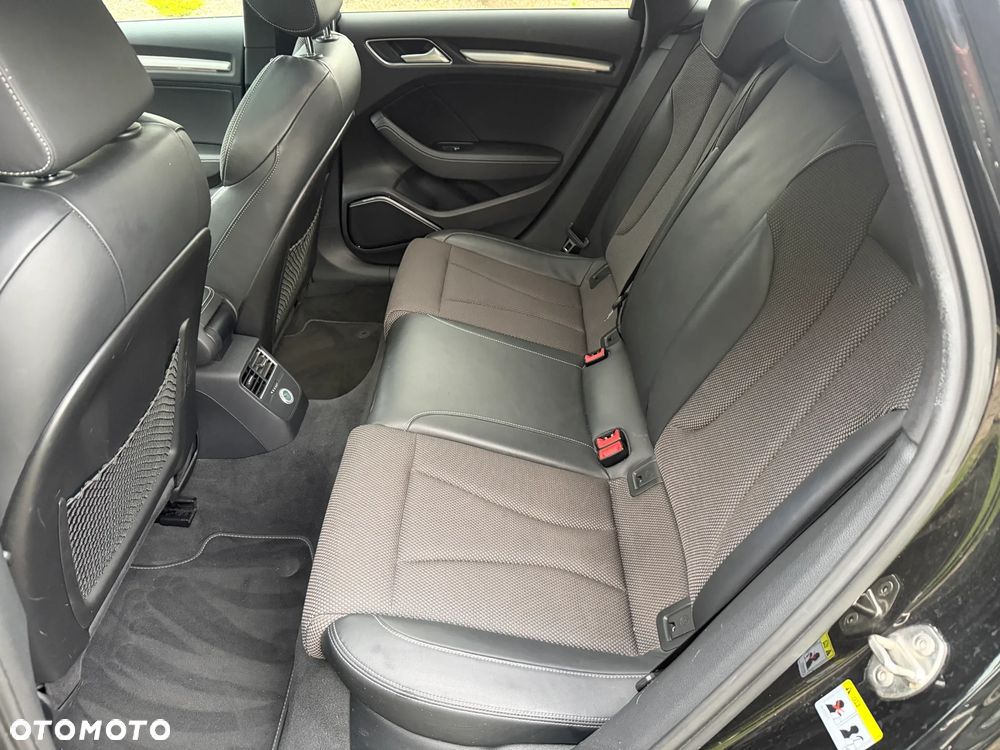 Audi A3 Sportback 1.4 TFSI e-tron S line Sportpaket - 23