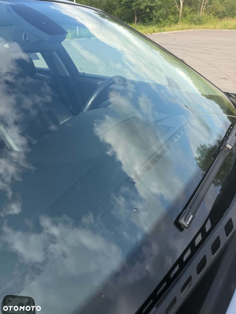 BMW Seria 5 523i - 23