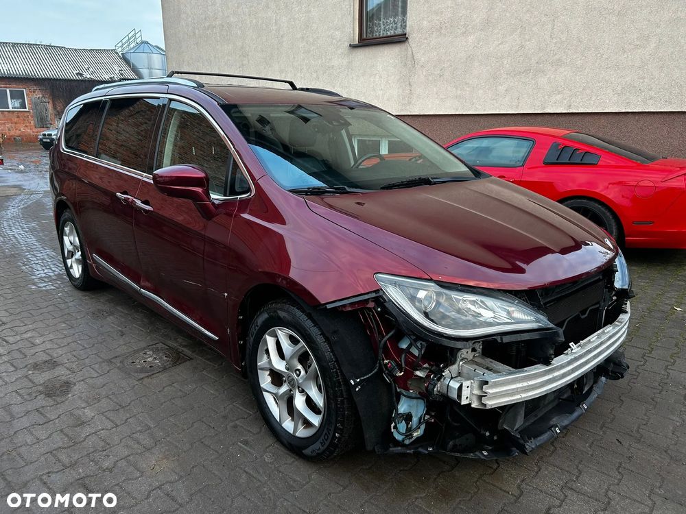 Chrysler Pacifica - 3