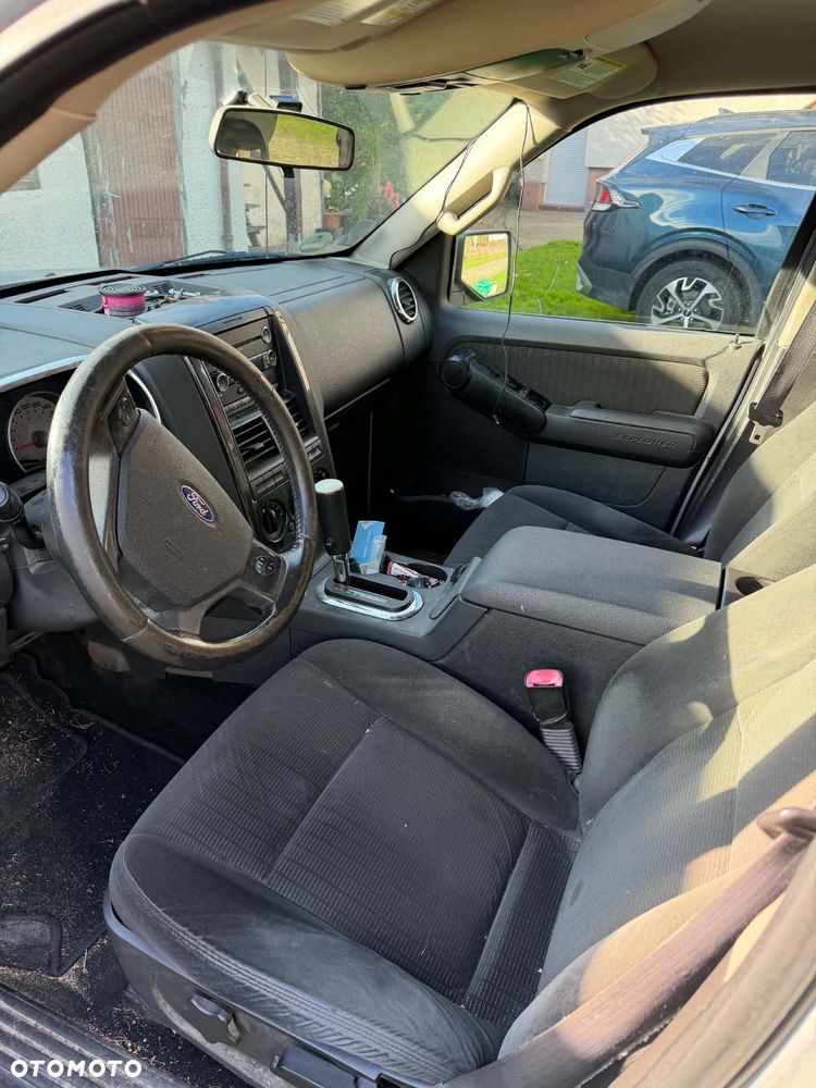 Ford Explorer - 8