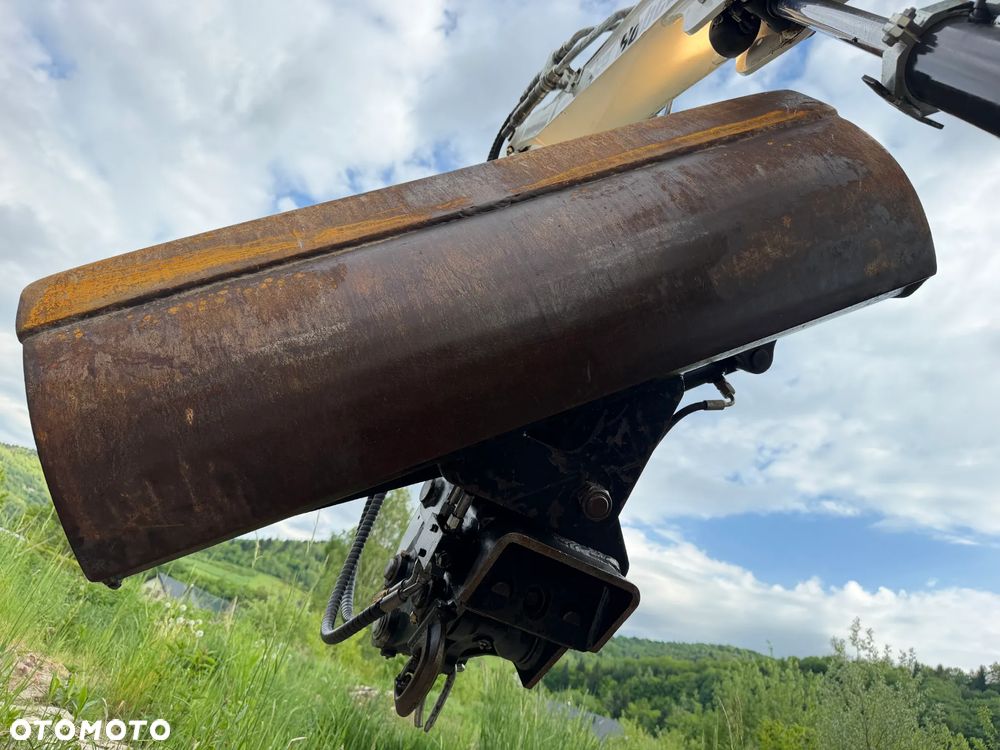 Bobcat E27z. Koparka Gąsienicowa 2,7 tony. 2024 rok. 870 mtg. Maszyna nie różni się od nowej z salonu!! Skarpówka Hydrauliczna! Pochodzi ze szkółki roślinnej z Norwegii. Zero luzów. pracowała przy krzewach!! Aktualna DEKRA dokumentacja. Silnik Yanmar! Linie Hydr. Dodatkowe. Szybkozłącze Hydr. Szybka wolna jazda. Wersja Norweska. Długie ramię. OKAZJA. Zero wycieków. Sztywna maszyna! - 31
