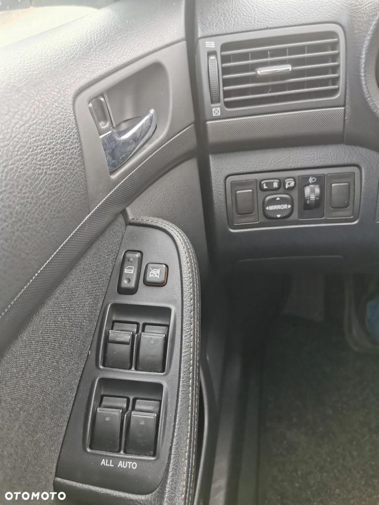Toyota Avensis - 21