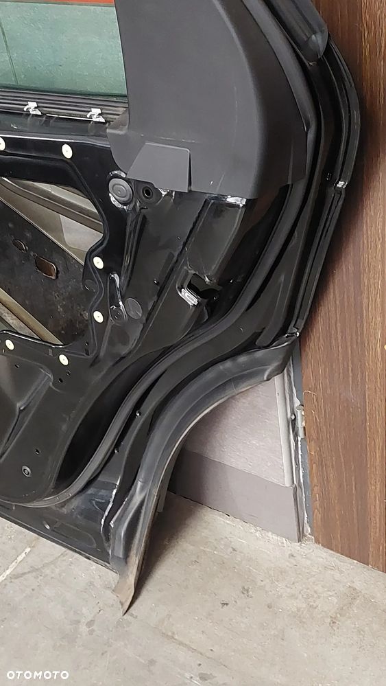 DRZWI PRAWY TYŁ LAND ROVER DISCOVERY R2017 KOLOR LRC 820 SANTORINI BLACK - 4