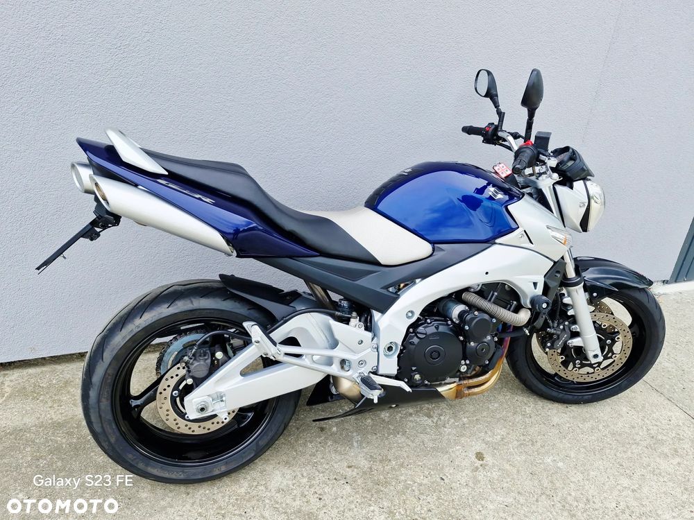 Suzuki GSR - 18