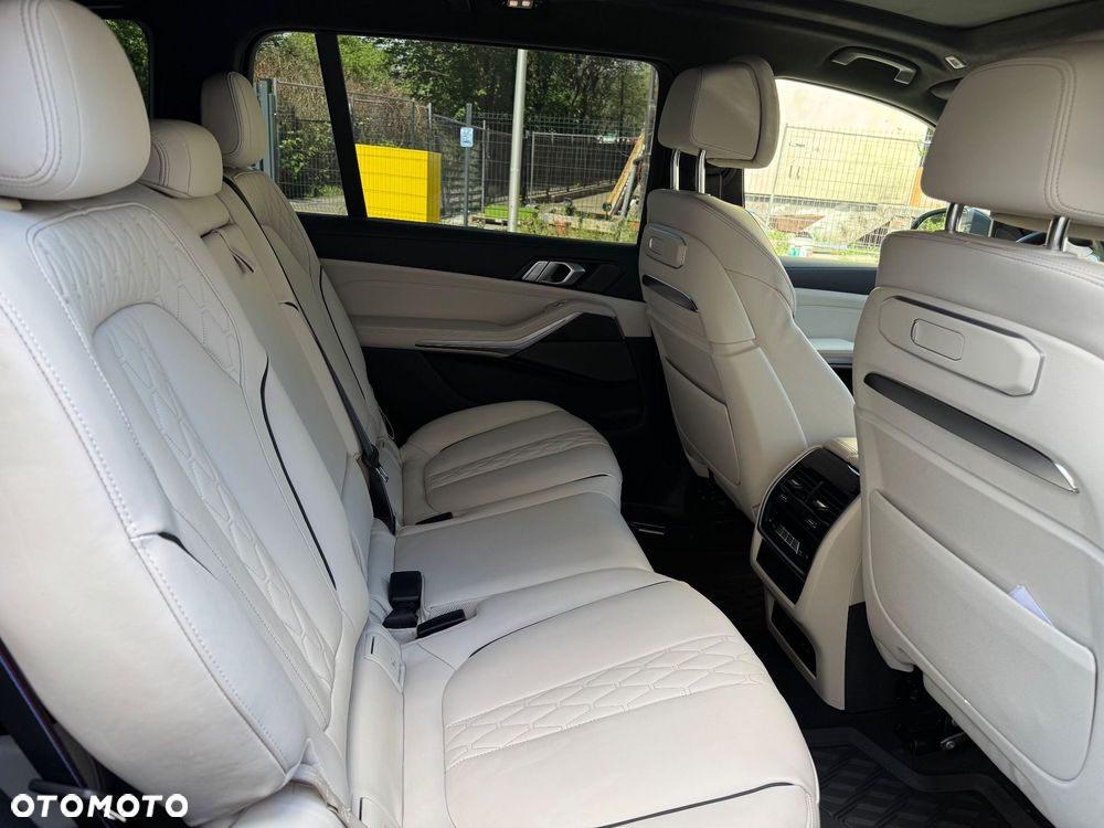 BMW X7 xDrive40d mHEV - 11