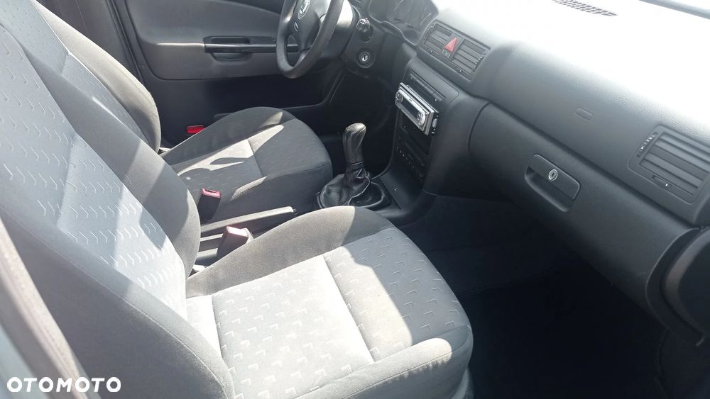 Skoda Octavia 1.6 Combi Ambiente - 28