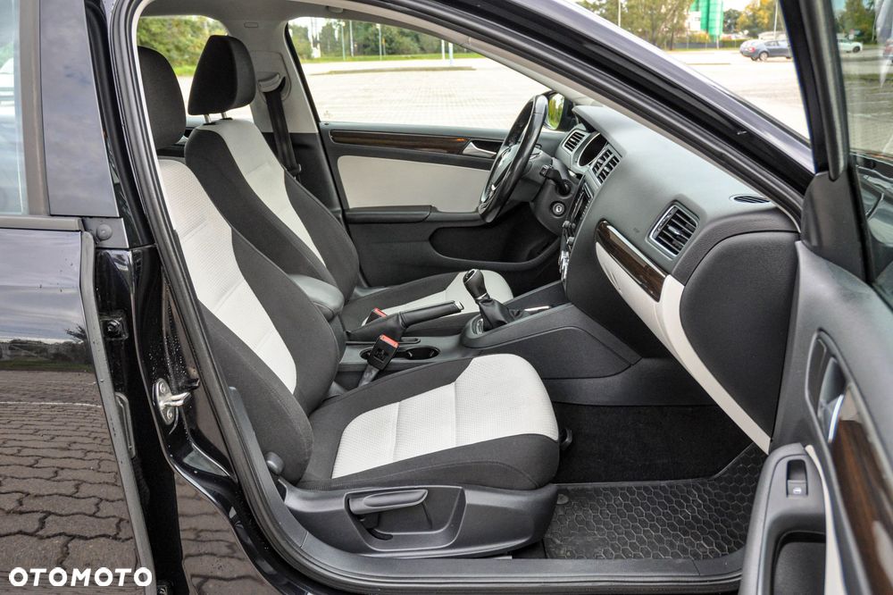 Volkswagen Jetta - 12